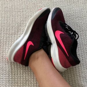 Nike Flex Tennis Shoes✨